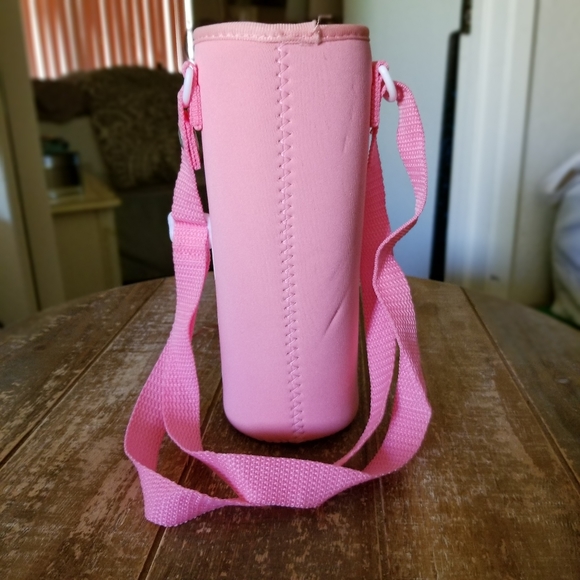 NWT- Minnie Mouse Water Bottle & Carrier - Picture 4 of 5